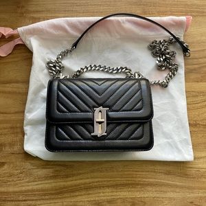 J.ESTINA
Joelle Quilting Chain Shoulder Bag (Small)